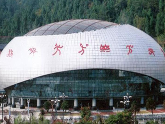 根河体育中心球形网架加工安装